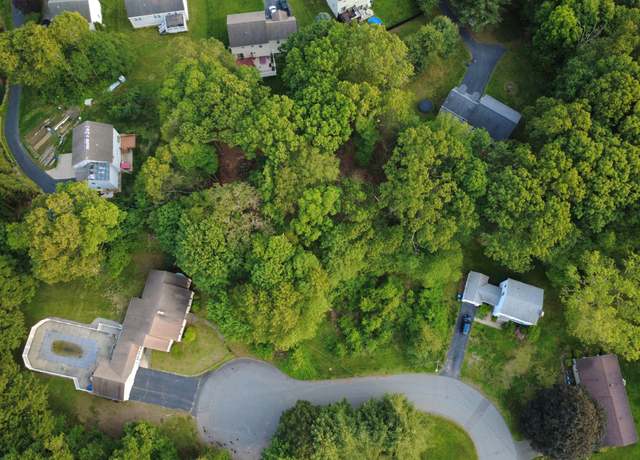 Property at 9 Newton Pl, Norwich, CT 06360