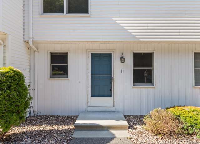 Property at 63 Summit St Apt 11, Manchester, CT 06040, 2 beds, 1 bath