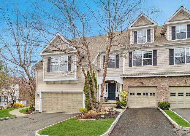 Property at 44 Woodcrest Ln #44, Danbury, CT 06810, 3 beds, 2.5 baths