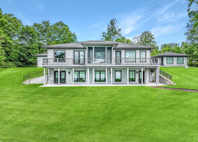 Property at 13 Kellogg St, Brookfield, CT 06804, 4 beds, 5 baths