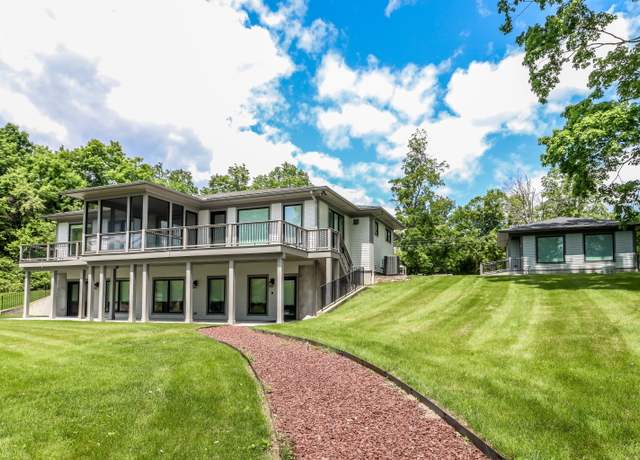 Property at 13 Kellogg St, Brookfield, CT 06804, 4 beds, 5 baths