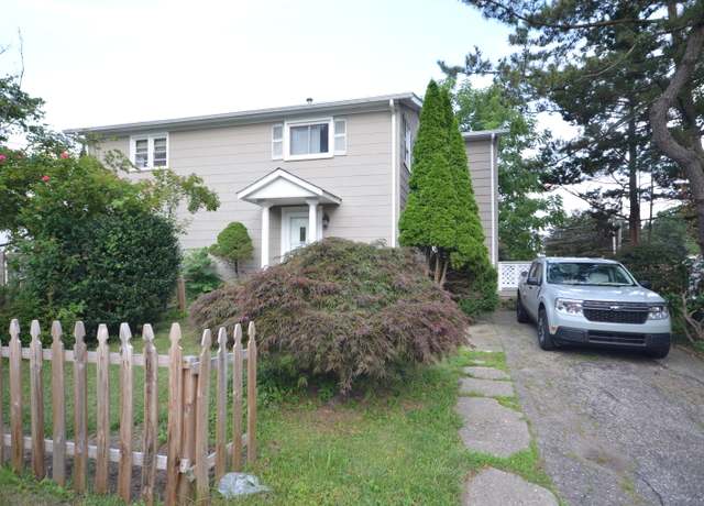 Property at 67 Campfield Dr, Fairfield, CT 06825, 3 beds, 1.5 baths