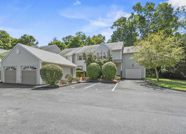 Property at 3409 Whitney Ave Apt 2, Hamden, CT 06518, 2 beds, 1.5 baths
