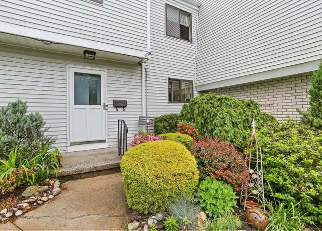 Property at 41 Riverside Ave #41, Stamford, CT 06905, 3 beds, 2.5 baths
