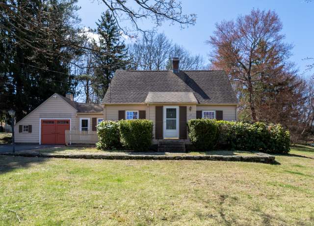 Property at 19 Woodruff Ln, Berlin, CT 06037, 2 beds, 1.5 baths
