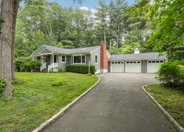 Property at 15 Hallsey Ln, Woodbridge, CT 06525, 3 beds, 2 baths