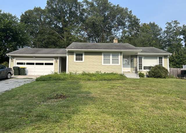 Property at 3 Crestwood Dr, Danbury, CT 06811, 3 beds, 1 bath