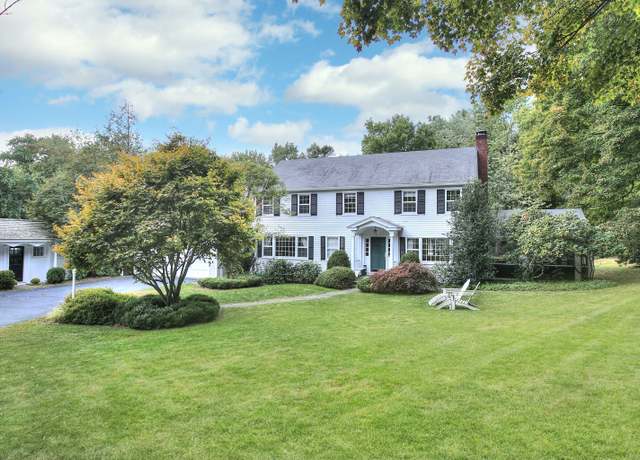 Property at 885 Duck Farm Rd, Fairfield, CT 06824, 4 beds, 3.5 baths