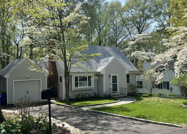 Property at 321 Woodridge Ave, Fairfield, CT 06825, 4 beds, 2 baths