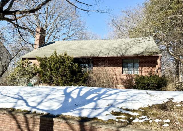 Property at 125 Hemlock Rd, New Haven, CT 06515, 2 beds, 1 bath