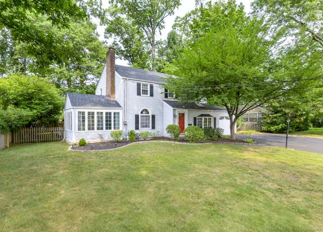 Property at 42 Fara Dr, Stamford, CT 06905, 4 beds, 2 baths