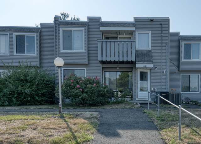 Property at 12 Cedar Ct Unit D, East Haven, CT 06513, 2 beds, 1 bath