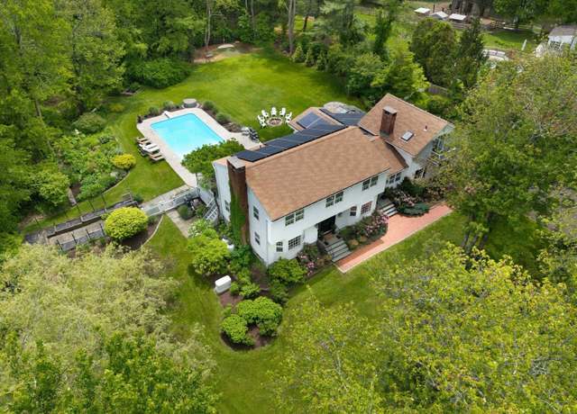 Property at 19 Pheasant Ridge Rd, Redding, CT 06896, 4 beds, 3.5 baths