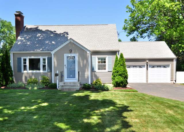 Property at 22 Carleton Rd, West Hartford, CT 06107, 3 beds, 2.5 baths