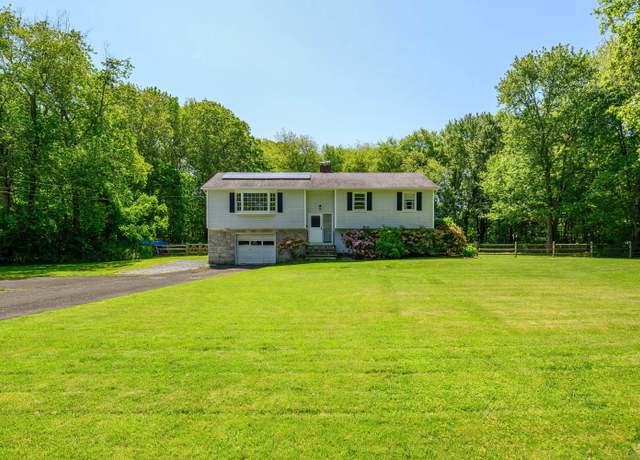 Property at 74 Blueberry Ln, Southbury, CT 06488, 3 beds, 2.5 baths