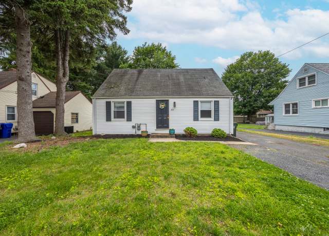 Property at 221 Brockett St, Newington, CT 06111, 3 beds, 1 bath