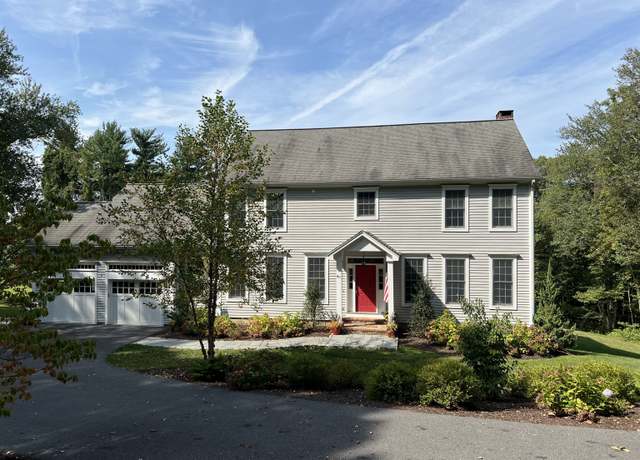 Property at 40 Tuttle Rd, Woodbury, CT 06798, 5 beds, 2.5 baths