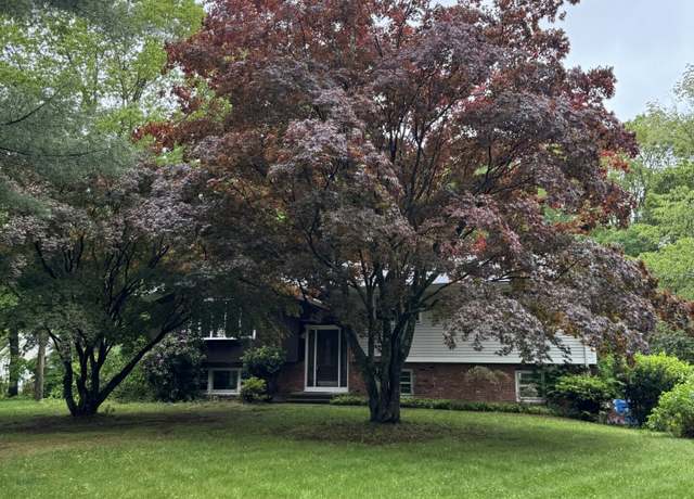 Property at 3 Abbey Ln, Shelton, CT 06484, 3 beds, 2.5 baths