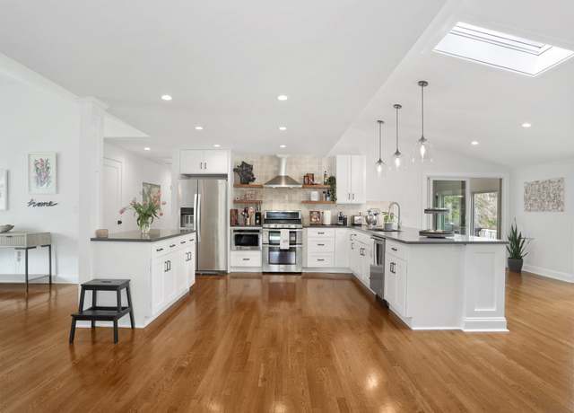 Property at 2 Farm Hill Rd, Ridgefield, CT 06877, 4 beds, 3 baths