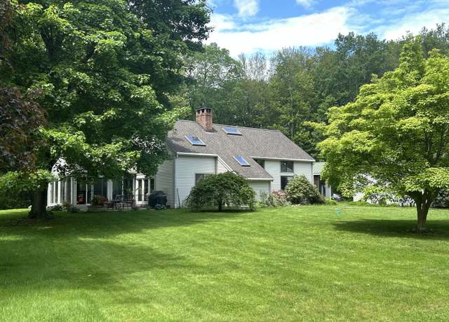 Property at 18 Grey Fox Trl, Woodbury, CT 06798, 3 beds, 2.5 baths