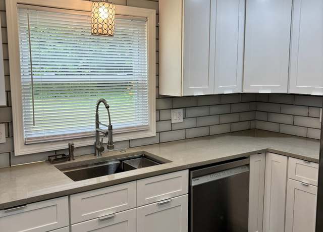 Property at 120 Mountain St, Hartford, CT 06106, 2 beds, 1 bath