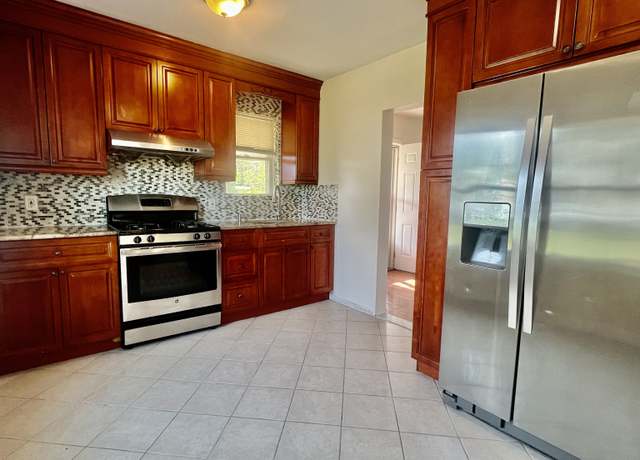 Property at 14 Bayview Pl, West Haven, CT 06516, 3 beds, 2 baths