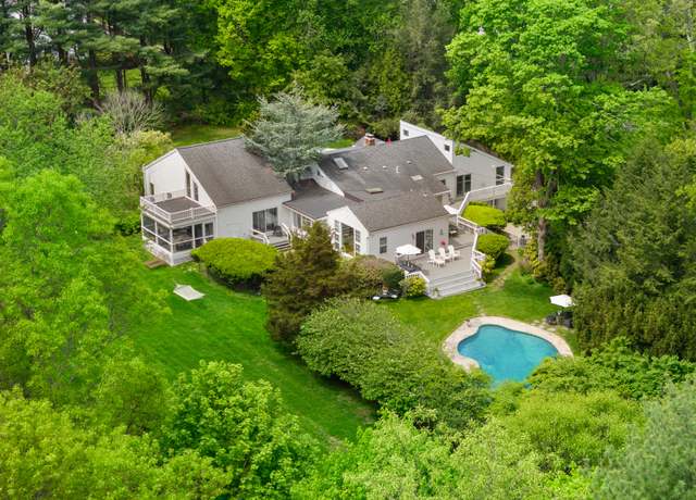 Property at 10 Twin Falls Ln, Westport, CT 06880, 4 beds, 3 baths