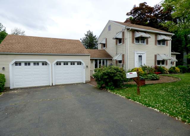 Property at 992 Ridge Rd, Wethersfield, CT 06109, 3 beds, 2.5 baths
