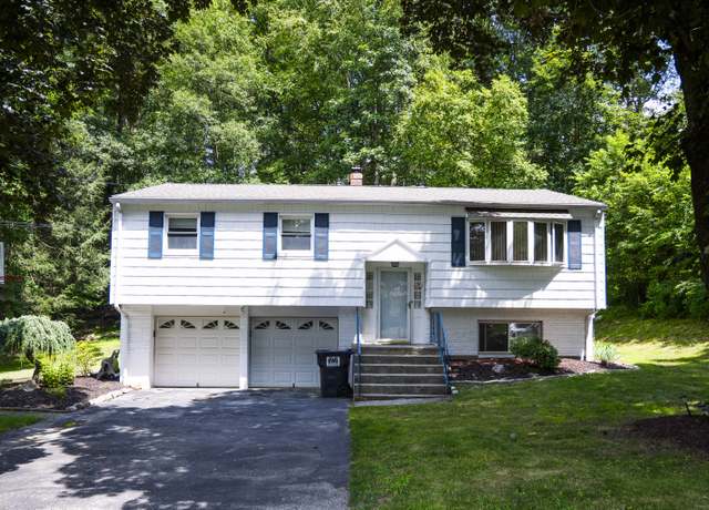Property at 26 Lincoln St, Trumbull, CT 06611, 3 beds, 1.5 baths