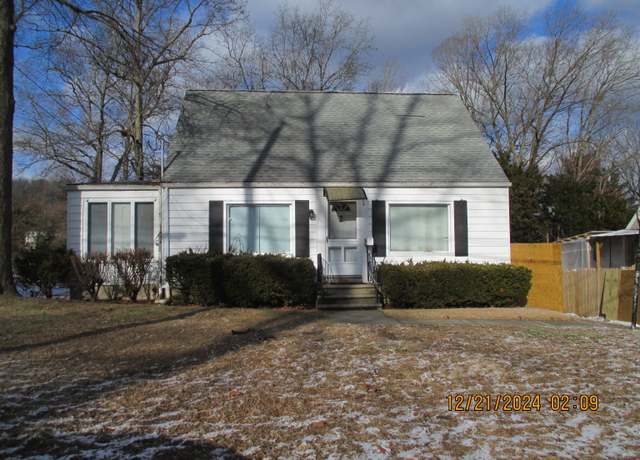 Property at 84 Deerfield Ave, Waterbury, CT 06708, 4 beds, 2 baths