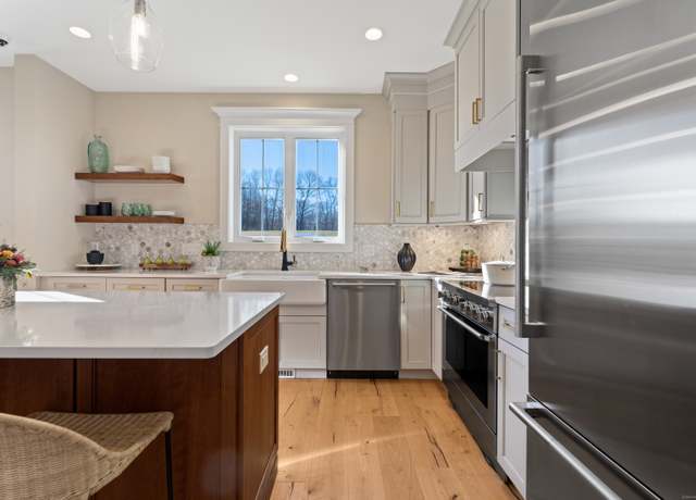 Property at 1103 St Andrews Dr, Oxford, CT 06428, 2 beds, 2.5 baths