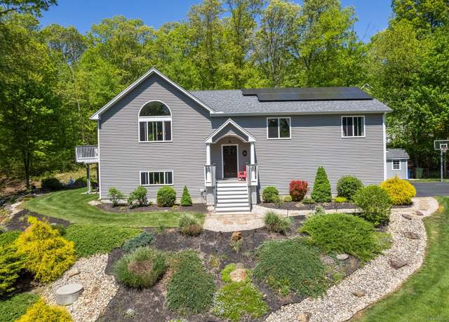 Property at 19 Portage Trl, East Hampton, CT 06424, 3 beds, 2.5 baths