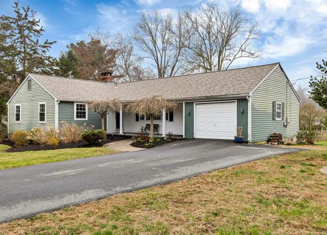 Property at 16 Mary Mac Loop, Clinton, CT 06413, 3 beds, 1.5 baths