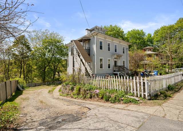 Property at 103 River Ave, Norwich, CT 06360, 5 beds, 3 baths