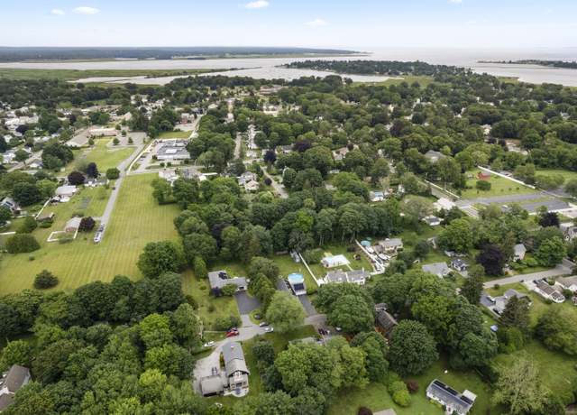 Property at 24 Cottage Pl, Old Saybrook, CT 06475, 4 beds, 3 baths
