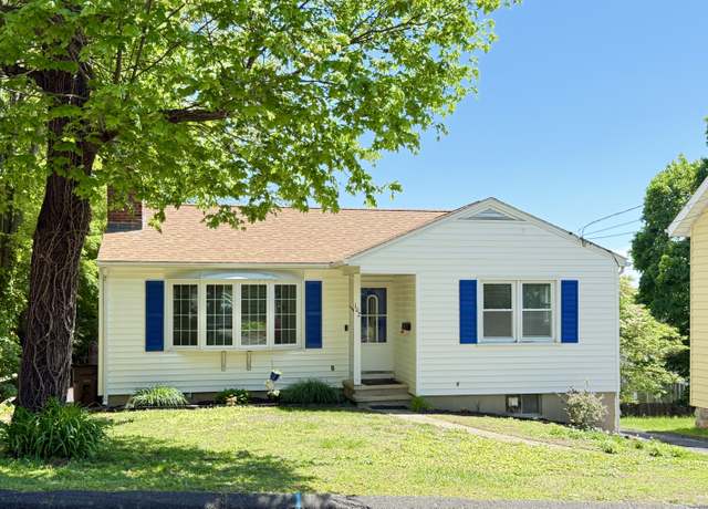 Property at 102 Ridgewood Ave, Stamford, CT 06907, 3 beds, 1 bath