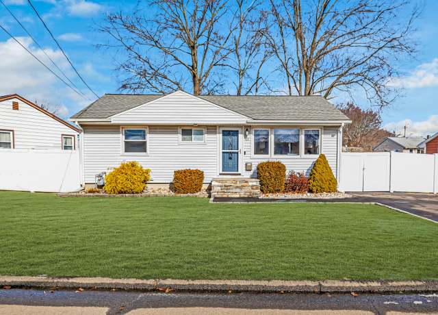 Property at 63 Contact Dr, West Haven, CT 06516, 3 beds, 1 bath