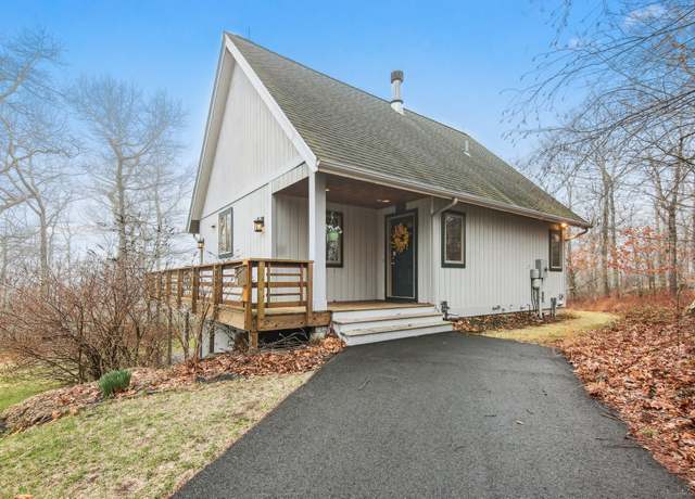 Property at 324 Chesterfield Rd, Montville, CT 06370, 3 beds, 2 baths