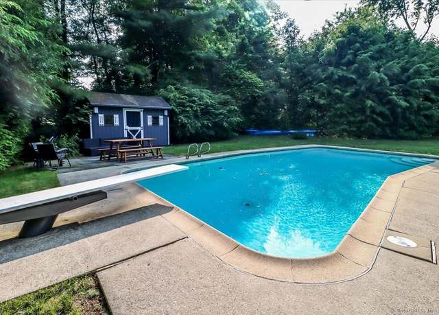 Property at 10 Fernbrook Dr, Brookfield, CT 06804, 4 beds, 3.5 baths