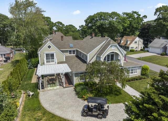 Property at 5 Oakwood Rd, Old Saybrook, CT 06475, 3 beds, 2 baths