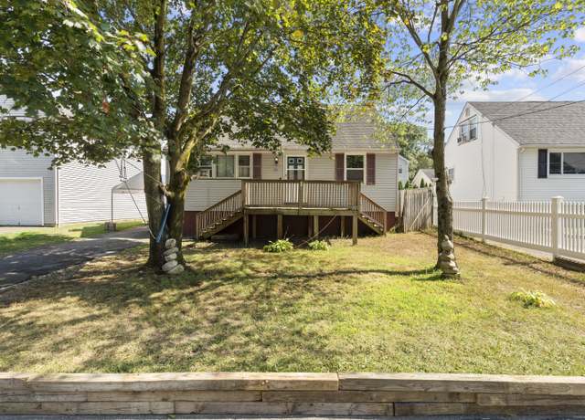 Property at 371 Platt St, Bridgeport, CT 06606, 3 beds, 1 bath