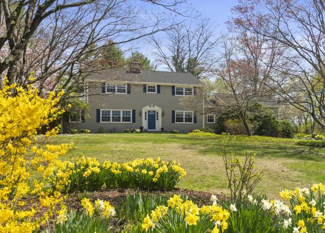 Property at 15 Maple Ln, Brookfield, CT 06804, 4 beds, 3.5 baths