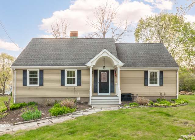 Property at 123 Hilltop Dr, Trumbull, CT 06611, 5 beds, 2 baths