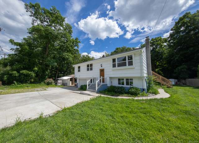Property at 138 Newton St, Norwich, CT 06360, 3 beds, 1 bath