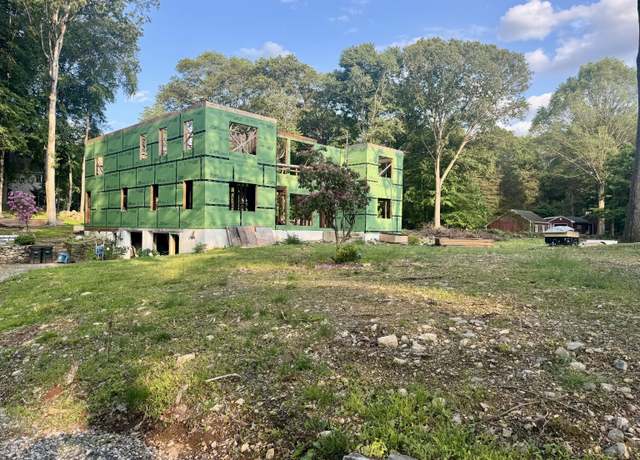 Property at 53 Deerfield Dr, Stamford, CT 06903, 5 beds, 5.5 baths