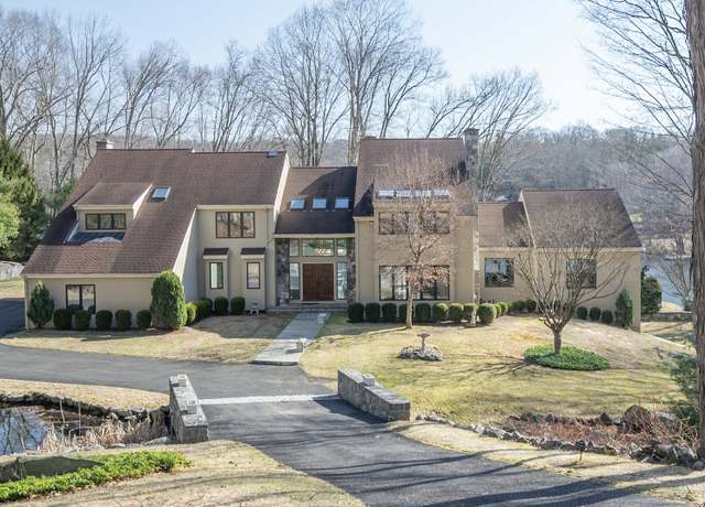 Property at 13 Cove Rd, Brookfield, CT 06804, 5 beds, 5 baths