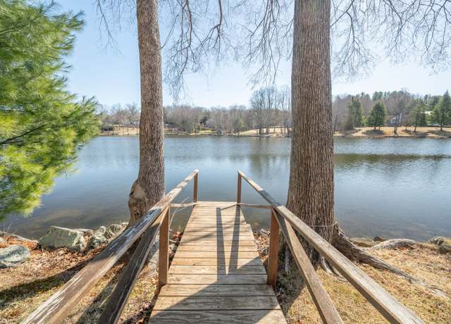 Property at 13 Cove Rd, Brookfield, CT 06804, 5 beds, 5 baths