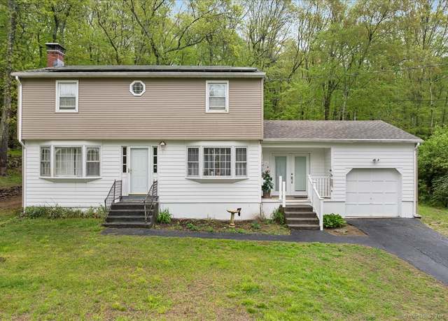 Property at 21 Lincoln Dr, Ledyard, CT 06335, 4 beds, 1.5 baths
