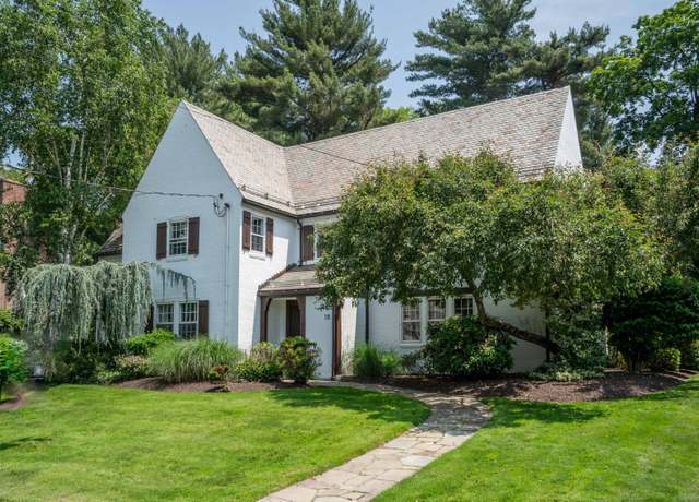 Property at 10 Norwood Rd, West Hartford, CT 06117, 5 beds, 4.5 baths