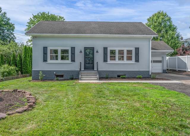 Property at 2 Riverview Pl, Cromwell, CT 06416, 3 beds, 2.5 baths